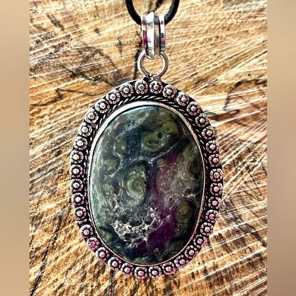 “Peace & Tranquility Stone” Kambaba Jasper Pendant - Picture 4 of 5